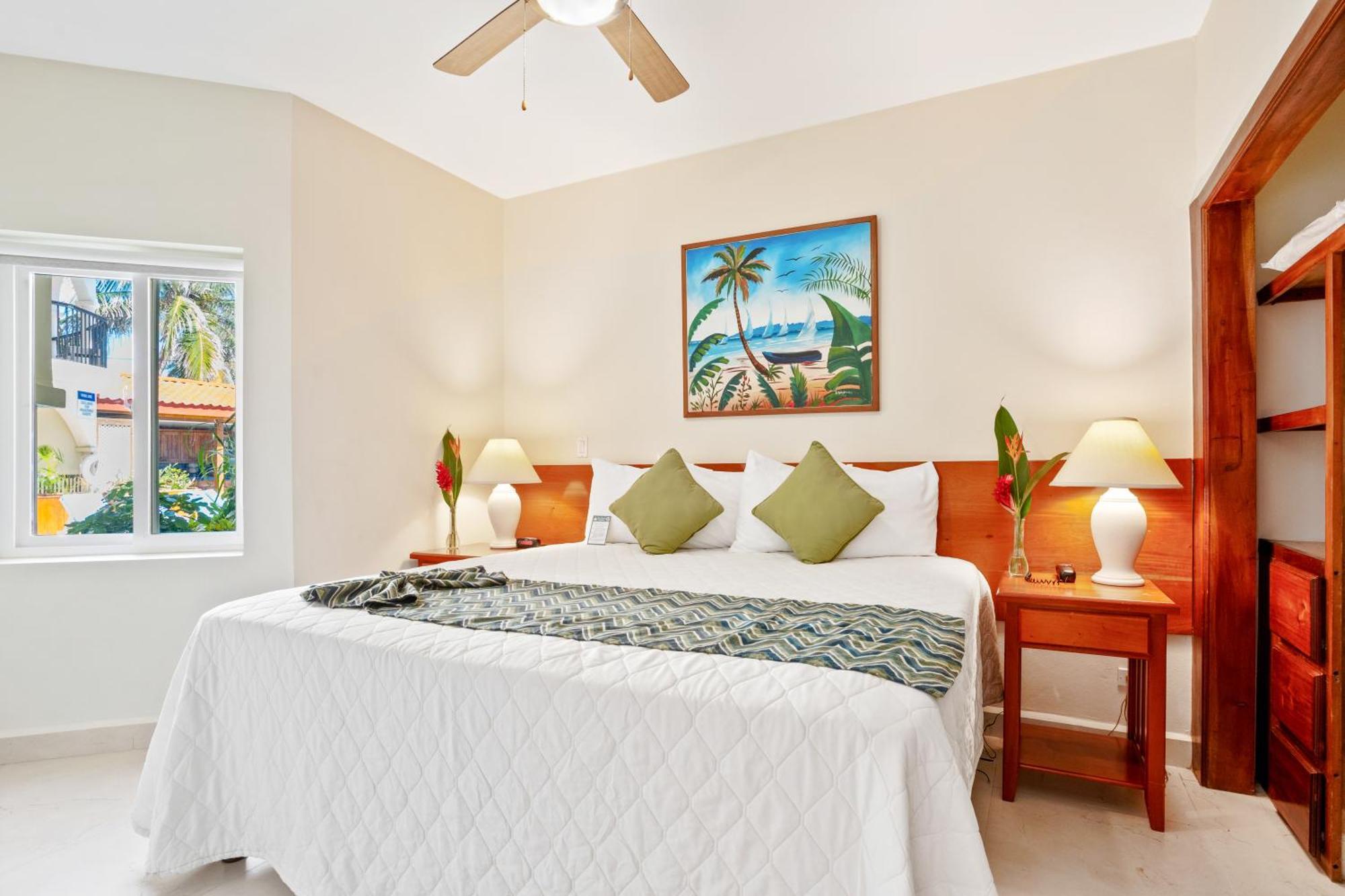 SunBreeze Suites San Pedro  Exterior foto