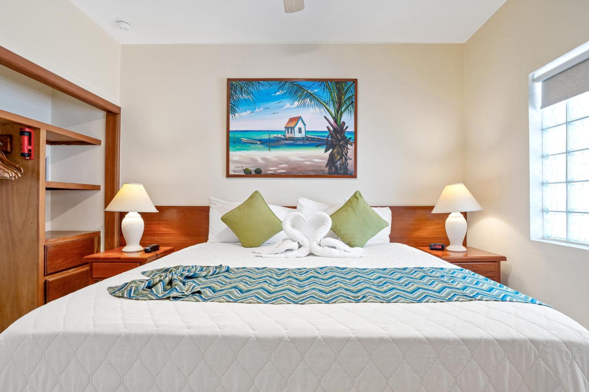 SunBreeze Suites San Pedro  Exterior foto