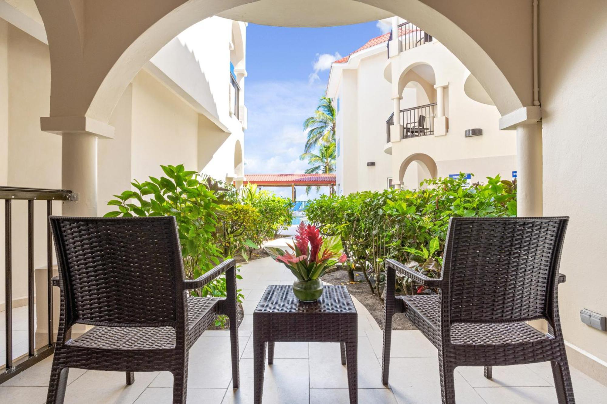 SunBreeze Suites San Pedro  Exterior foto