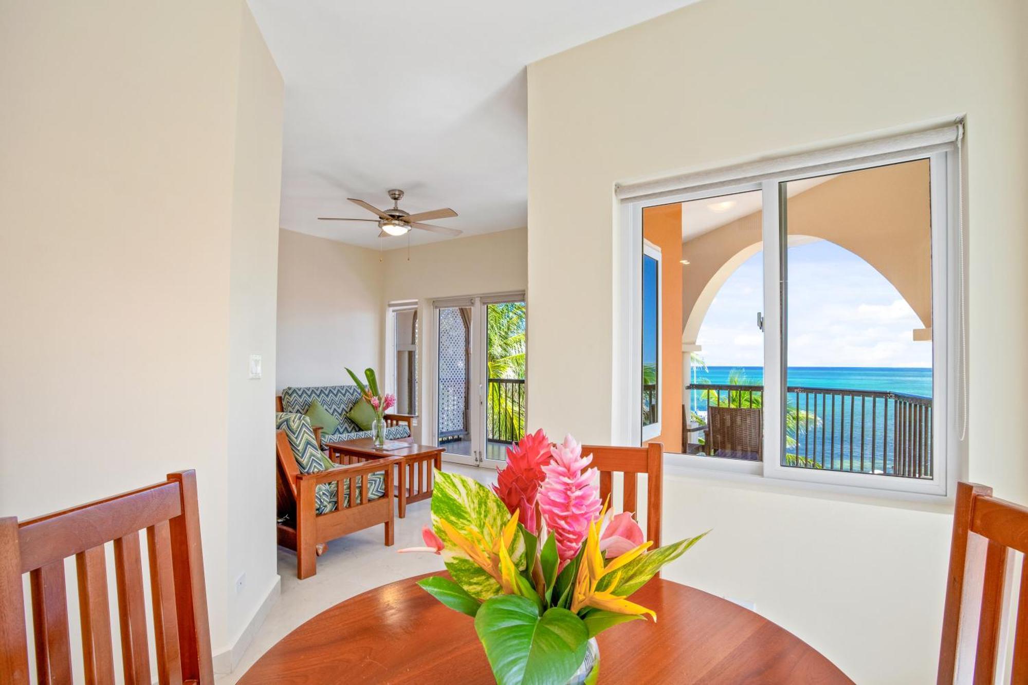 SunBreeze Suites San Pedro  Exterior foto