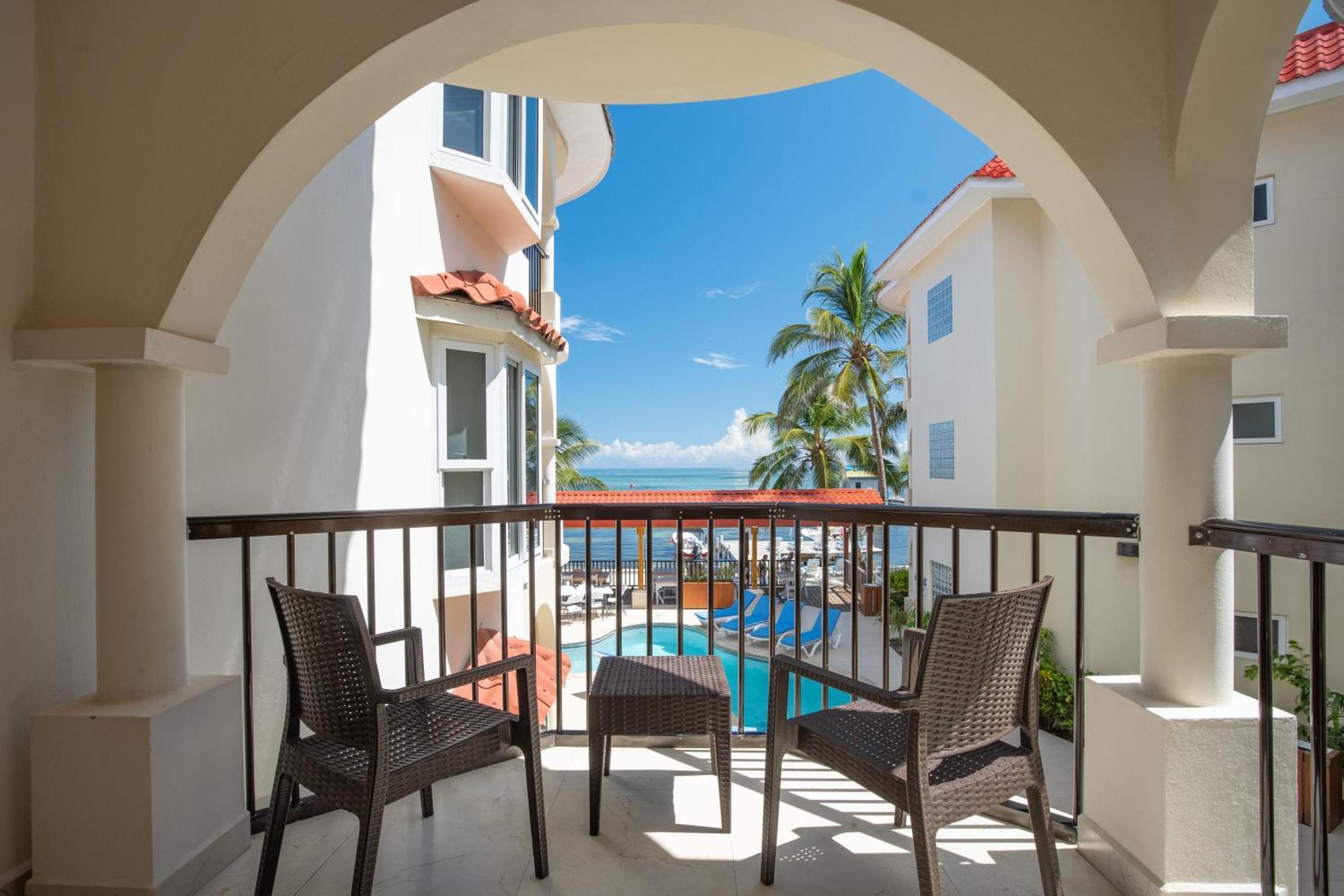 SunBreeze Suites San Pedro  Exterior foto