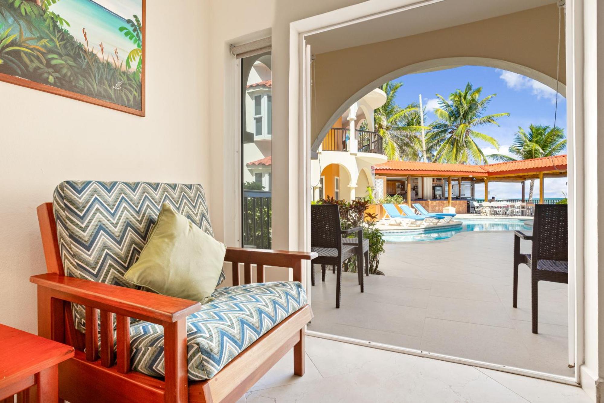 SunBreeze Suites San Pedro  Exterior foto