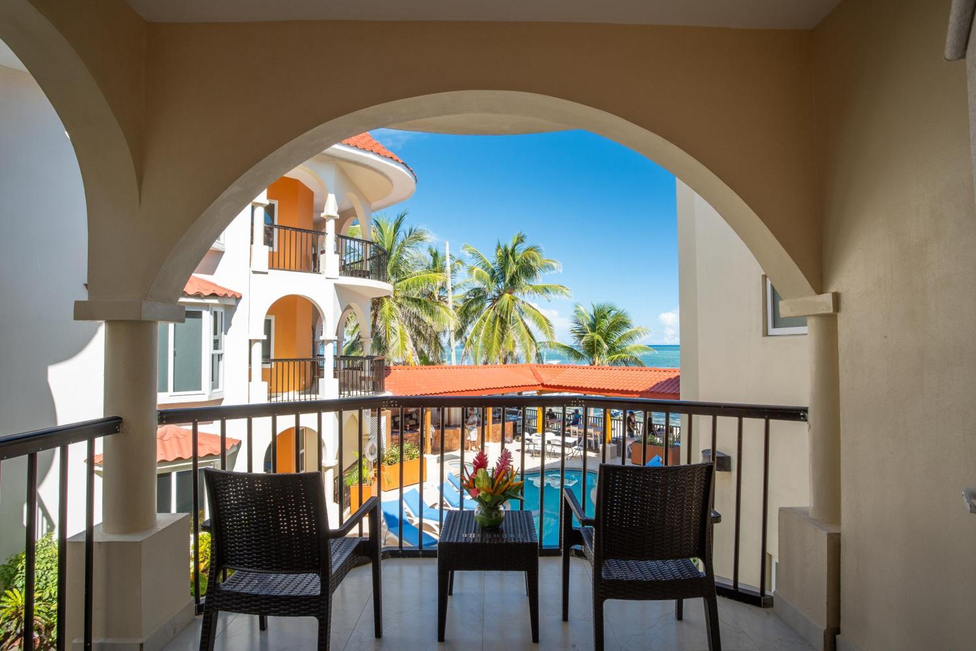SunBreeze Suites San Pedro  Exterior foto