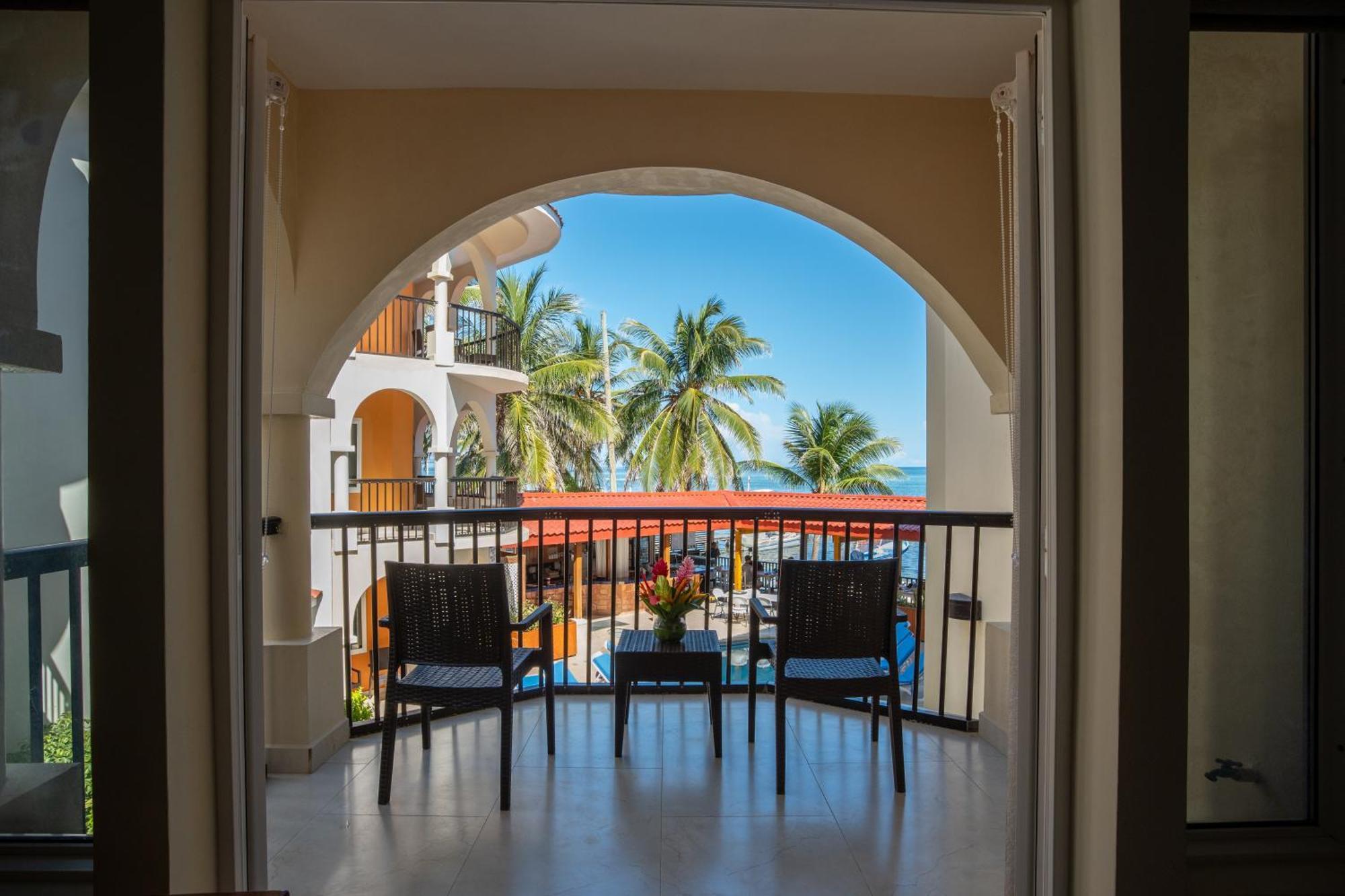 SunBreeze Suites San Pedro  Exterior foto