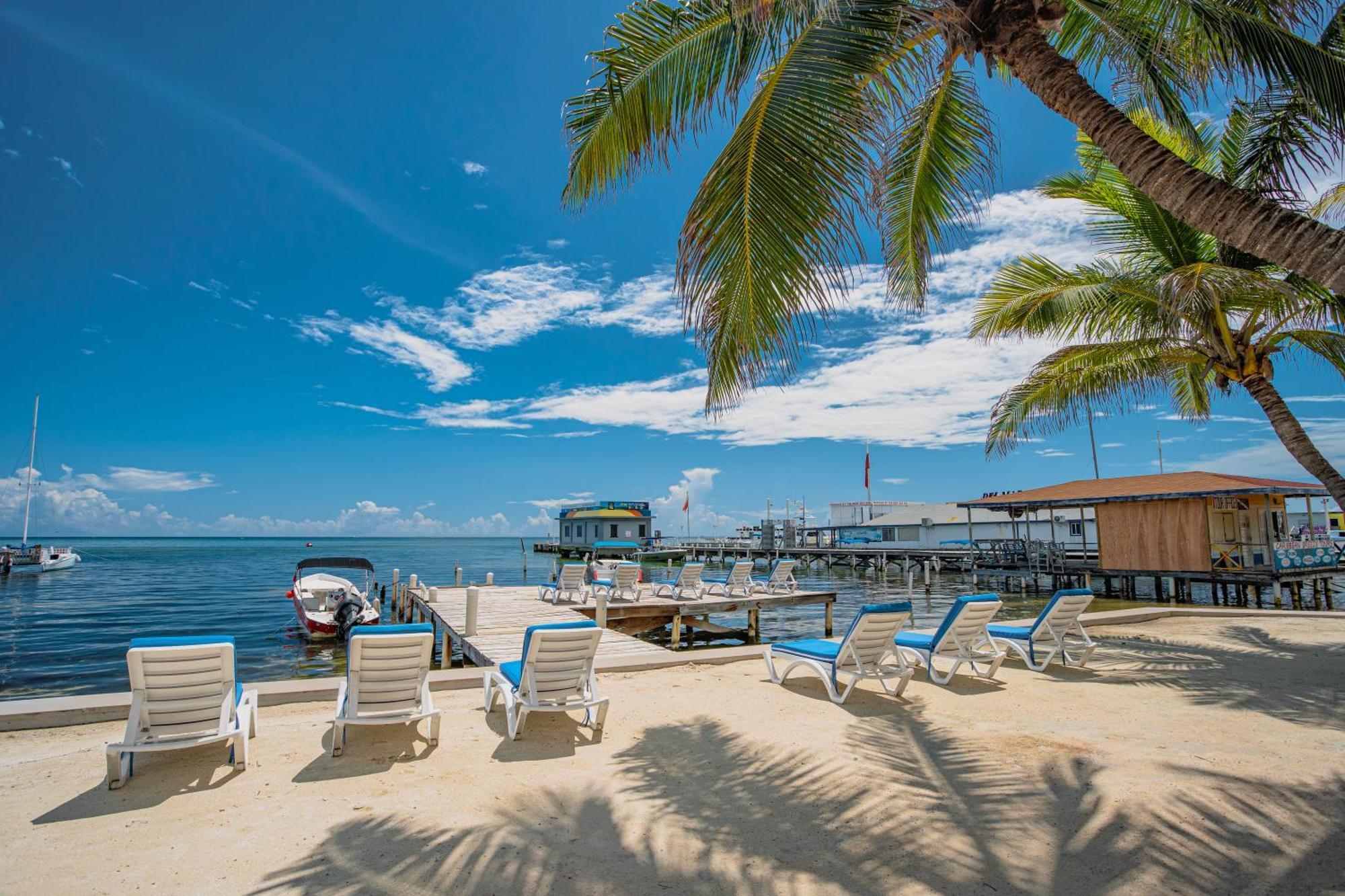 SunBreeze Suites San Pedro  Exterior foto