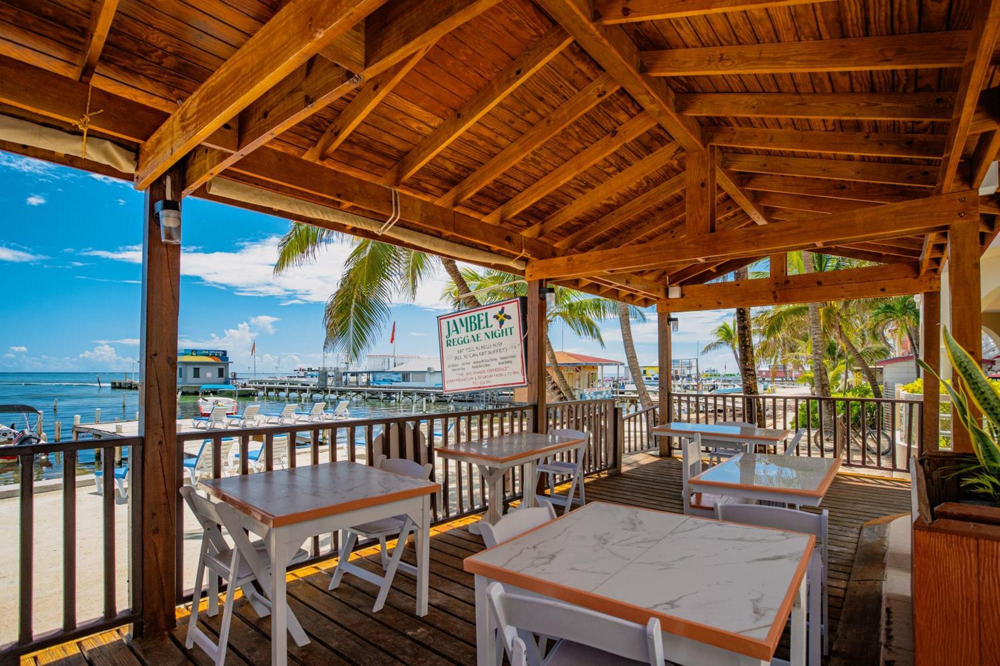 SunBreeze Suites San Pedro  Exterior foto