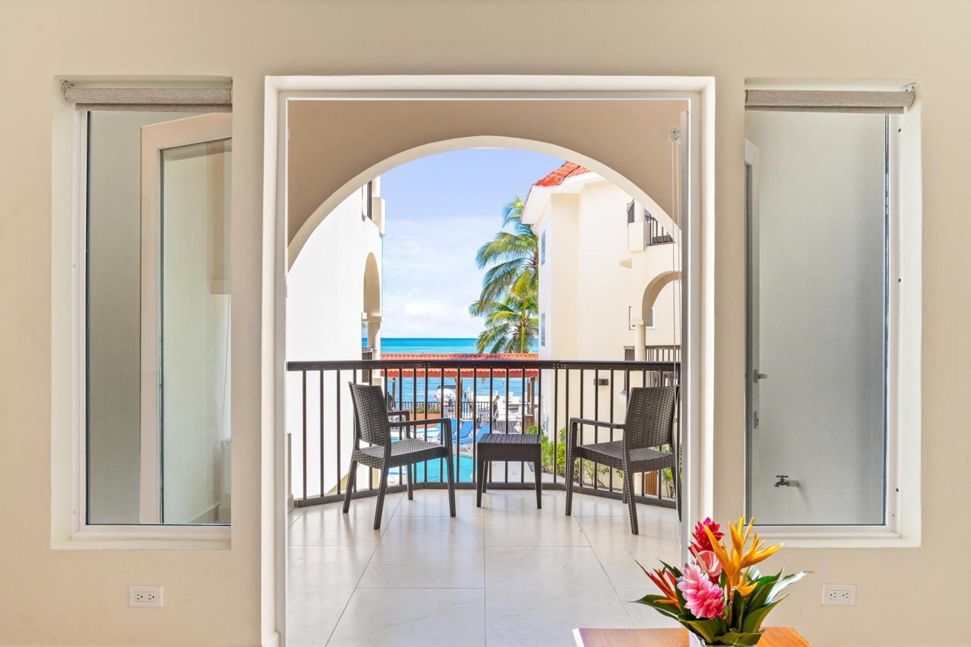SunBreeze Suites San Pedro  Exterior foto